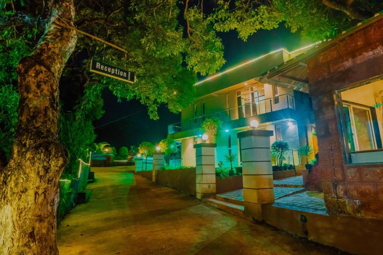 The Oak Woods Hotell Mahābaleshwar Exteriör bild